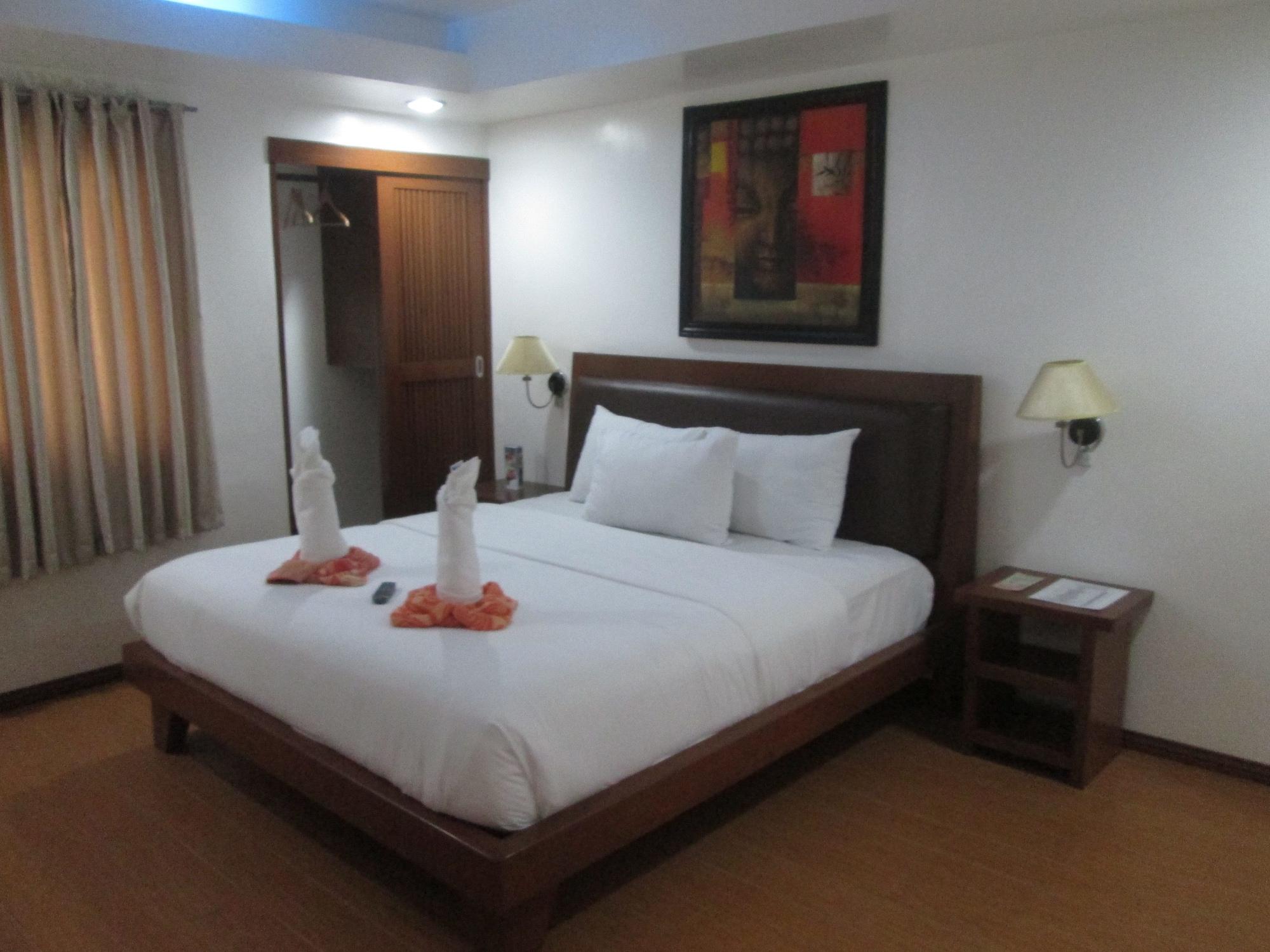 Giulius Boracay Italian 3*