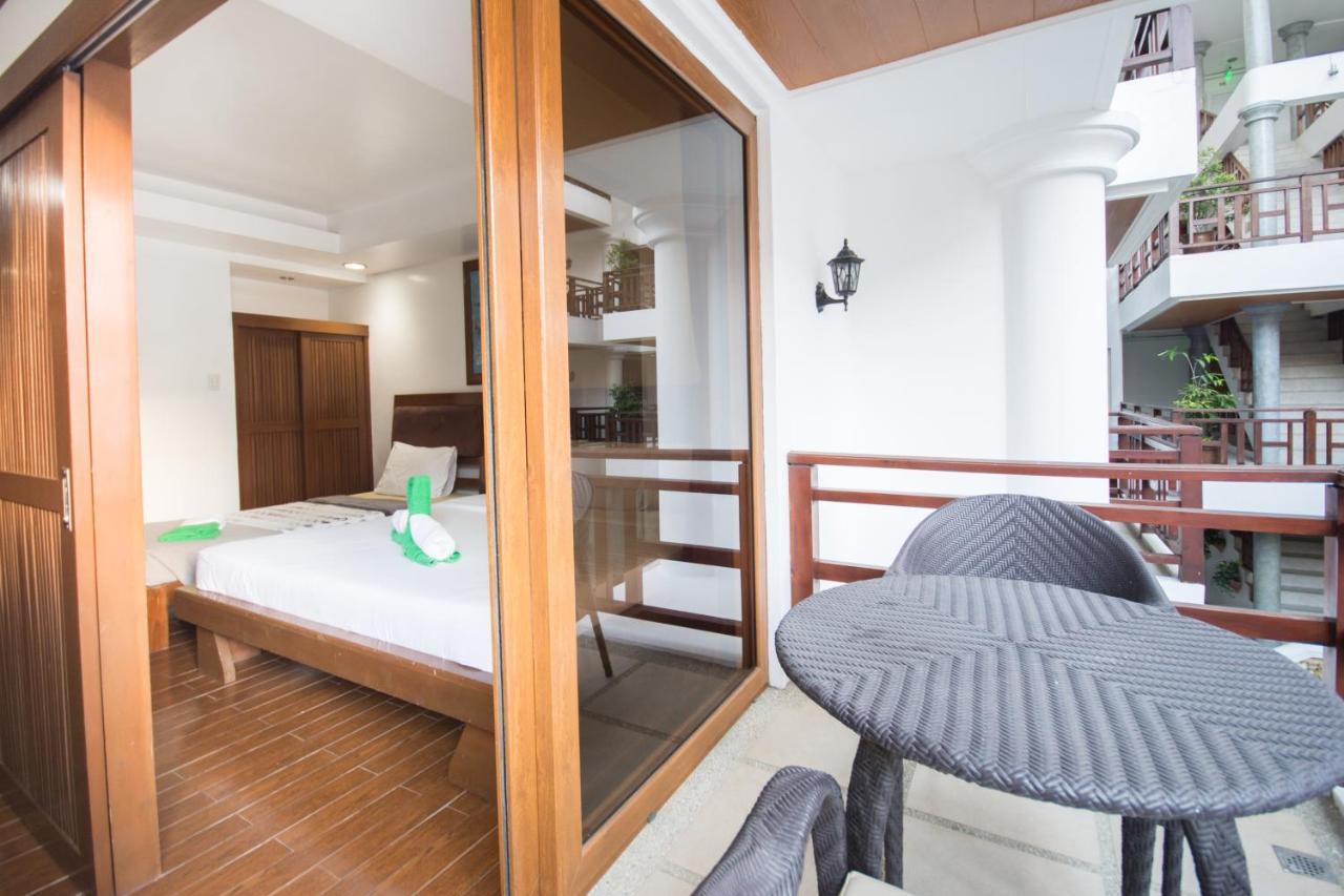 Giulius Boracay Italian 3*